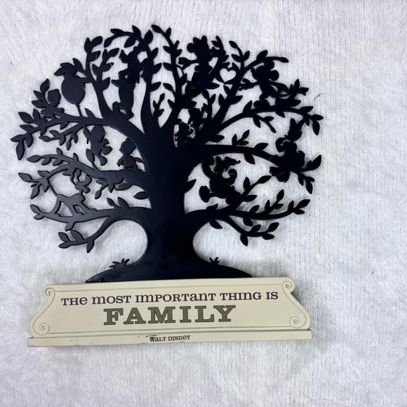 Hallmark Black Family Tree Wall Decor 🧑🧑🧒🧒🟰🏠 - Picture 6 of 8